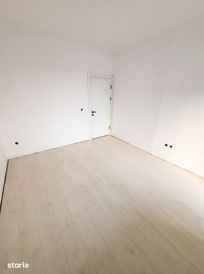 Casă cu 5 camere cu Teren 150 Mp în Roșu