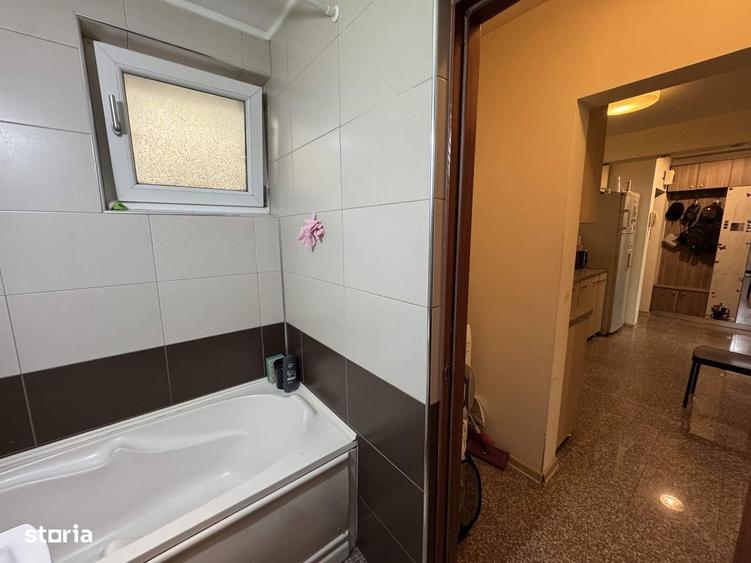 Apartament cu 3 camere semidecomandat în Central