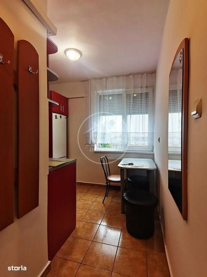 Garsonieră decomandată în Central