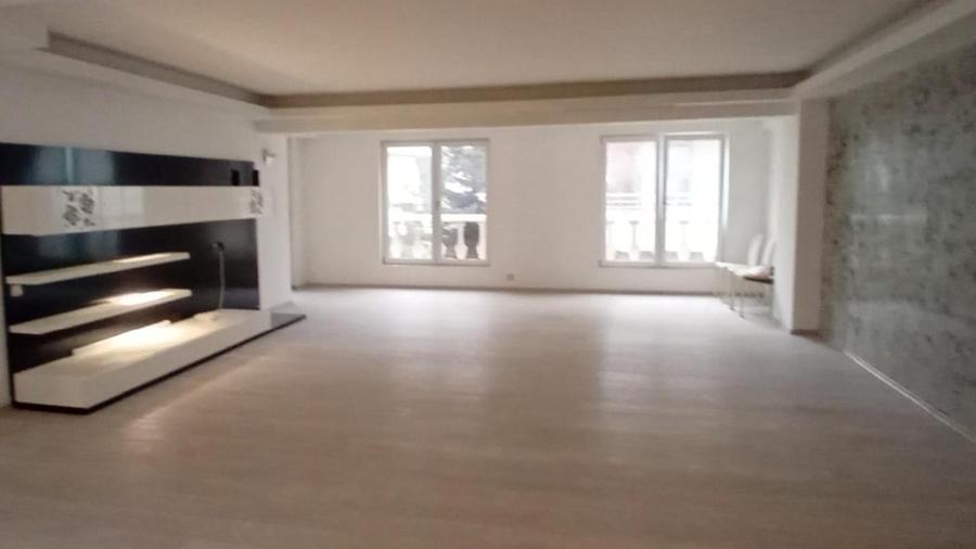 Apartament cu 3 camere decomandat în Herăstrău