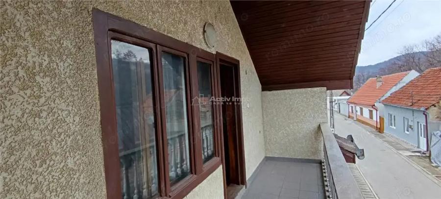 Casă cu 5 camere cu Canalizare în Berzasca