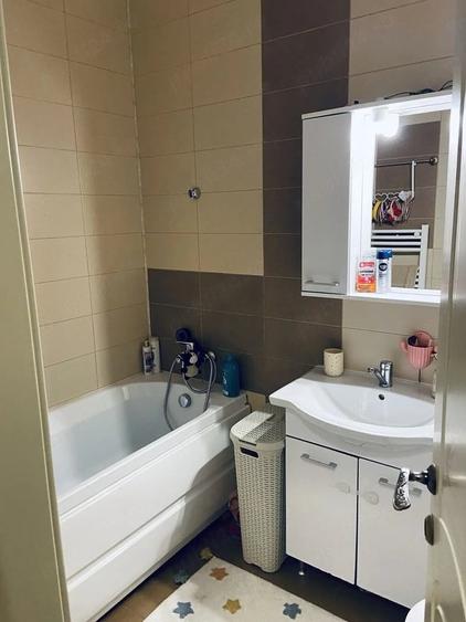 Apartament cu 3 camere decomandat în Faleza Nord