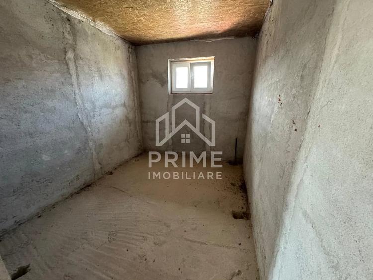 Casă cu 9 camere cu Teren 1000 Mp în Central