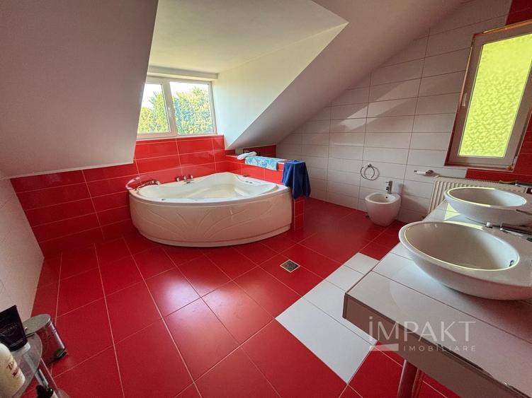 Casă individuală cu 5 camere cu Canalizare în Făget