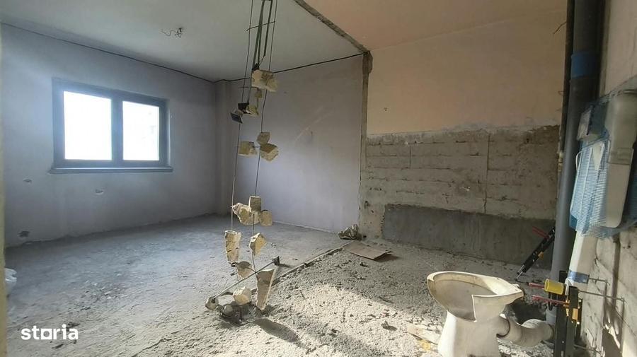 Apartament cu 4 camere decomandat în Central