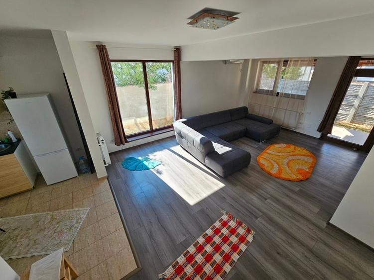 Duplex cu 4 camere cu Canalizare în Central