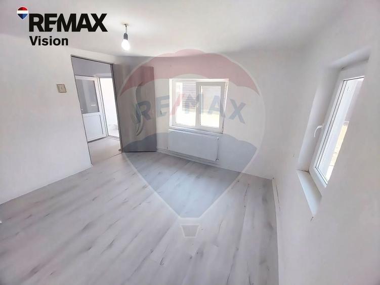 Casă individuală cu 4 camere cu Teren 284 Mp în Brestei