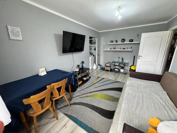 Apartament cu 2 camere semidecomandat, mobilat în Săsar