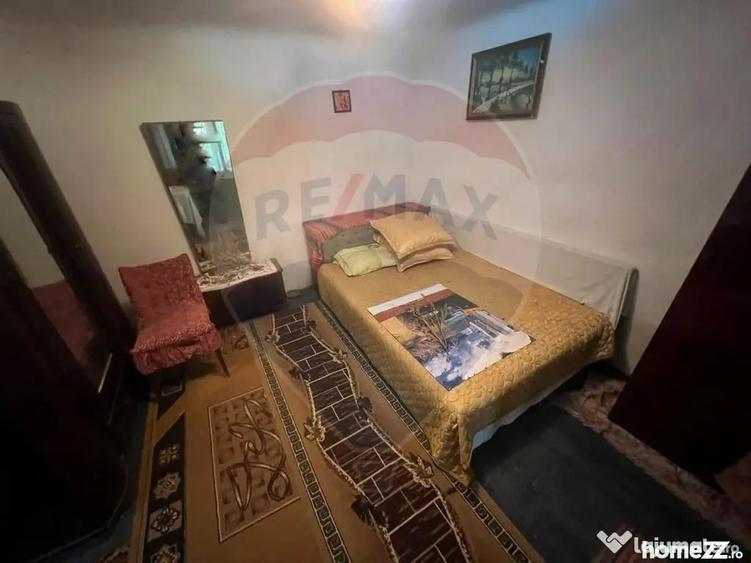 Casă cu 4 camere cu Teren 2366 Mp în Căiata