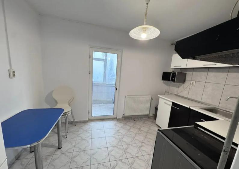 Apartament cu 3 camere decomandat, mobilat în Tomis III