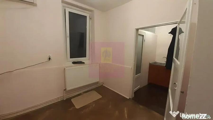 Casă cu 2 camere cu Teren 39 Mp în P-ța Romană