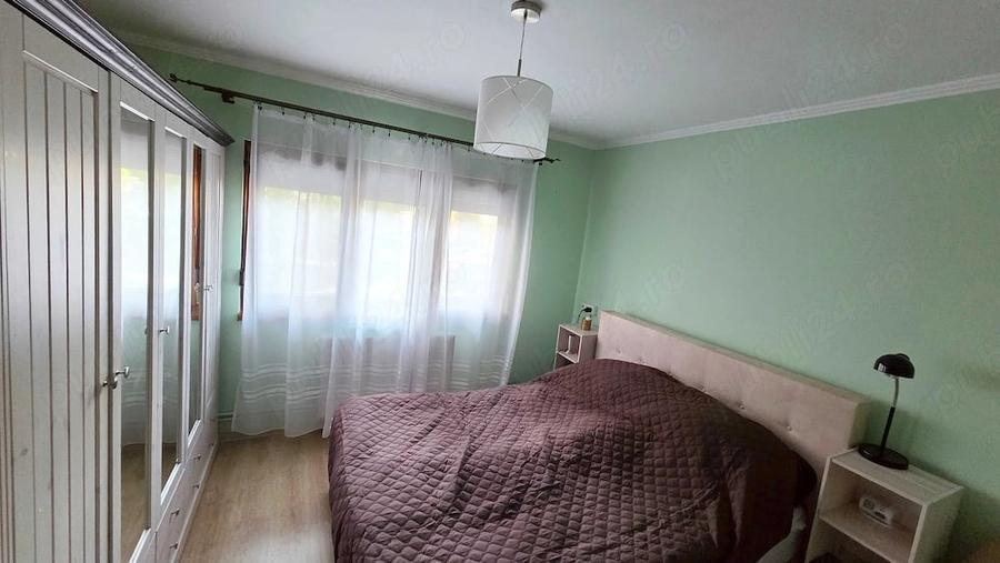 Apartament cu 3 camere decomandat în Aradului