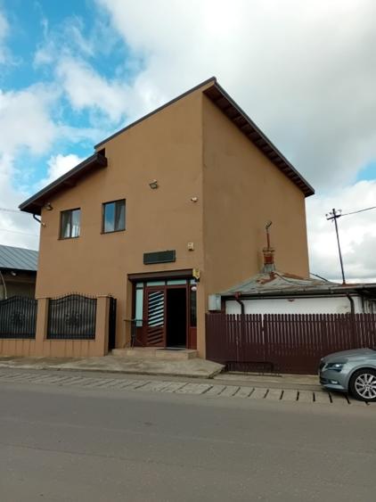 Spațiu comercial, de 300 mp, în Exterior Sud