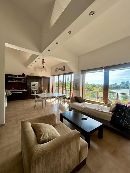 Penthouse cu 3 camere semidecomandat în Herăstrău