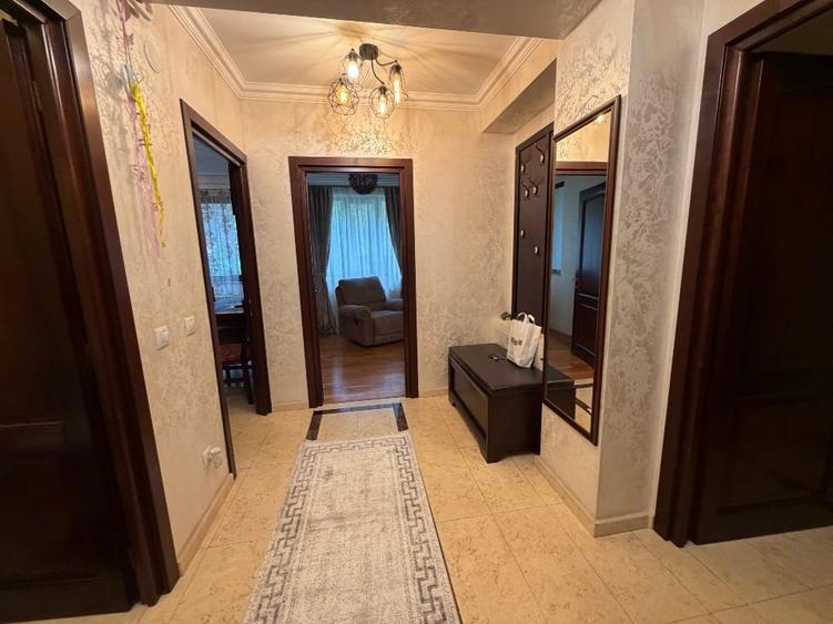 Apartament cu 3 camere decomandat în Copou