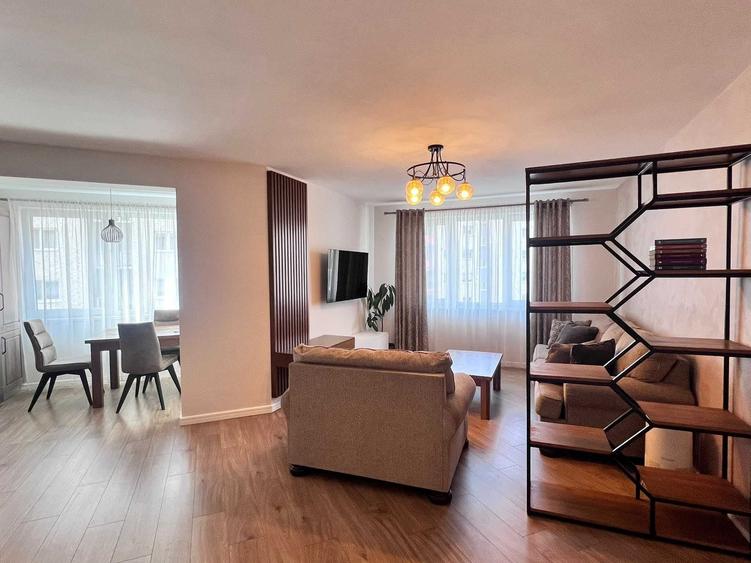 Apartament cu 3 camere decomandat în Florești