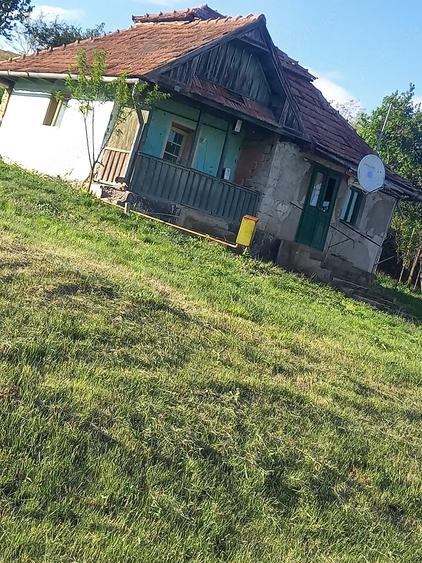 Casă cu 2 camere cu Teren 132 Mp în Ceanu Mare