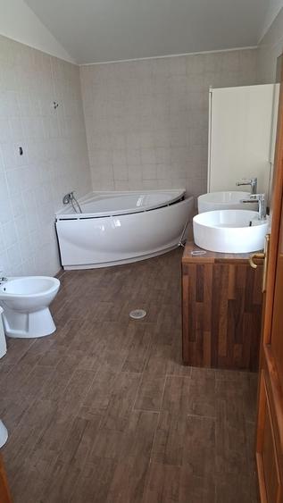 Casă cu 6 camere cu Teren 550 Mp în Corbeanca