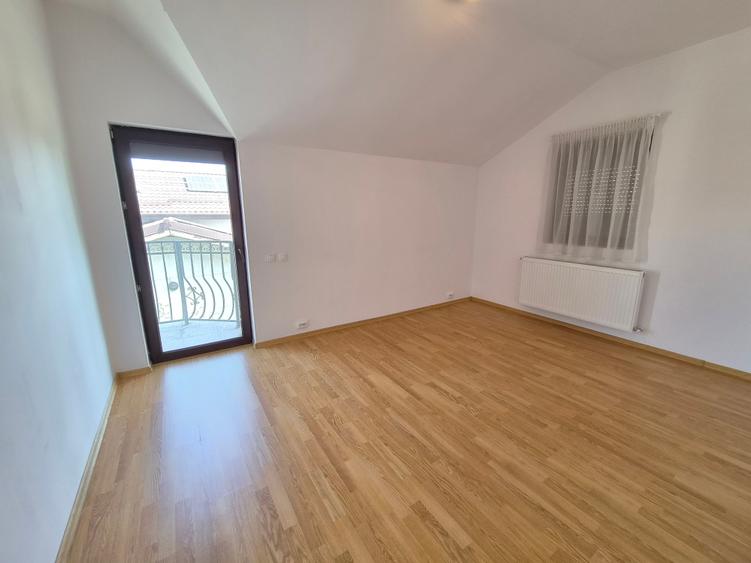 Casă individuală cu 4 camere cu Garaj în Tamași