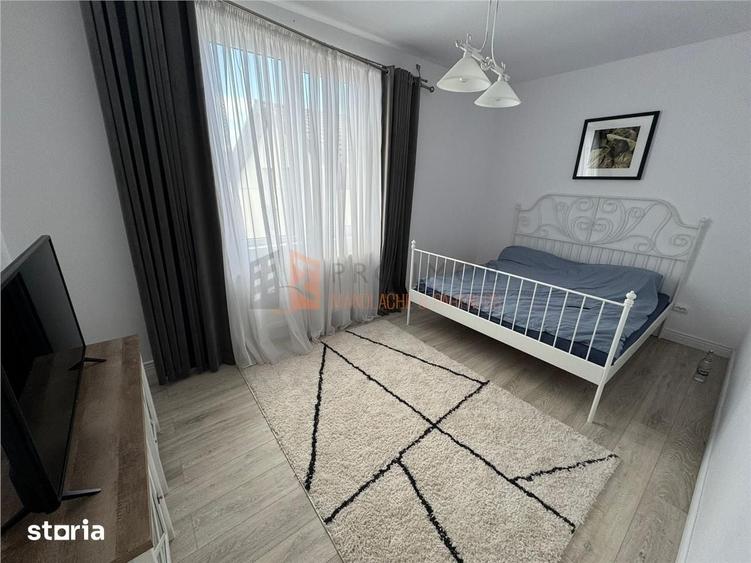 Casă cu 6 camere decomandat cu Teren 702 Mp în Vadu Pașii