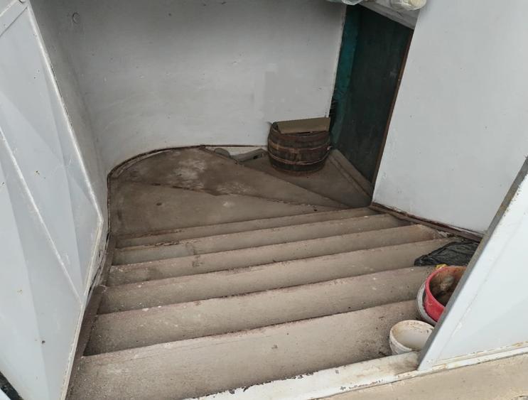 Casă individuală cu 8 camere cu Canalizare în Central