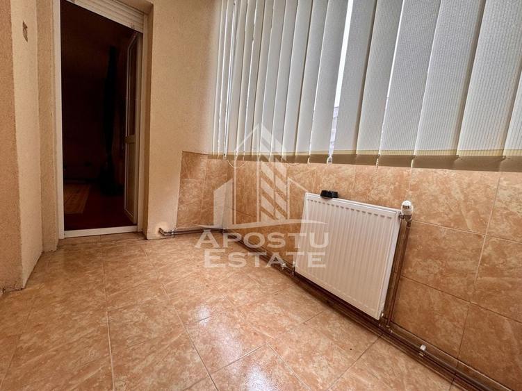 Apartament cu 3 camere decomandat, mobilat în Traian