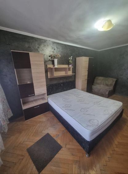 Apartament cu 3 camere decomandat în Sud