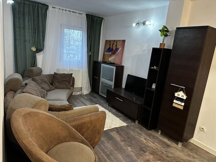 Apartament cu 3 camere decomandat în Dacia