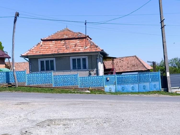 Casă cu 3 camere în Ceanu Mic