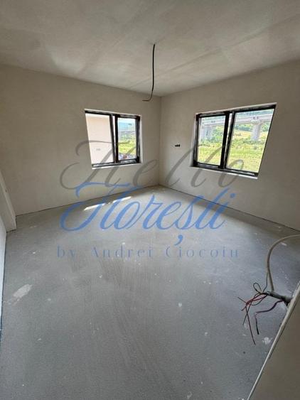 Casă individuală cu 4 camere cu Canalizare în Luna de Sus