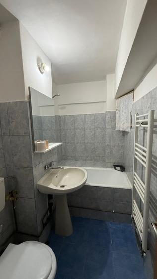 Garsonieră decomandată, mobilată în Hotvon