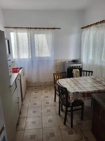 Casă cu 5 camere în Banloc