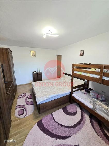 Apartament cu 3 camere, mobilat în Sud