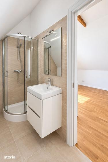 Casă cu 6 camere cu Teren 350 Mp în Central