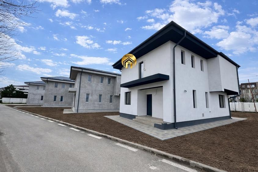 Casă individuală cu 4 camere cu Canalizare în Otopeni