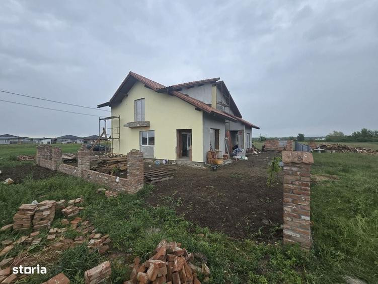 Casă cu 4 camere în Central