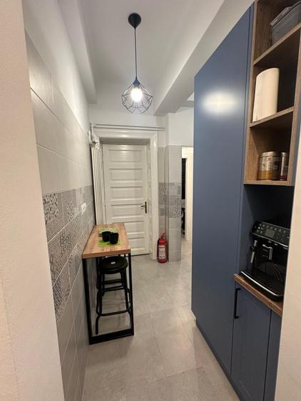 Apartament cu 3 camere semidecomandat în Unirii