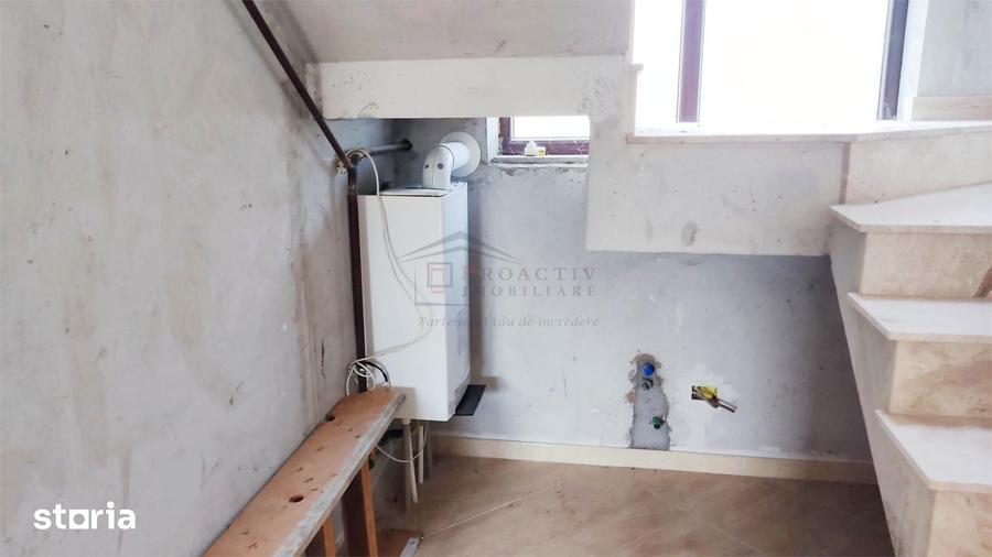 Casă cu 4 camere cu Teren 1150 Mp în Central