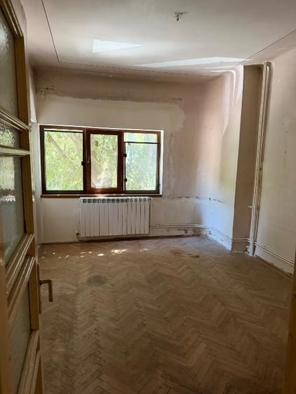 Apartament cu 3 camere decomandat, mobilat în Capitol