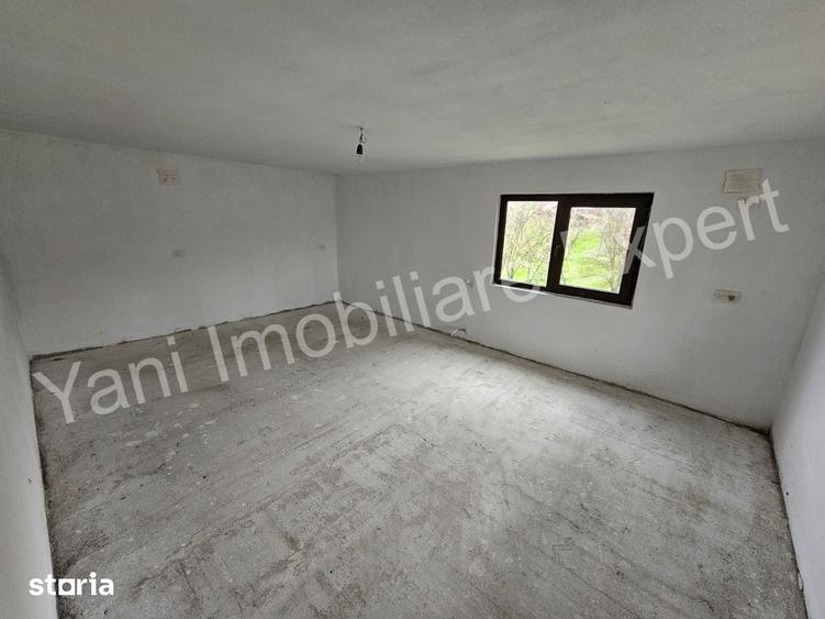 Casă cu 2 camere cu Teren 1596 Mp în Mușătești
