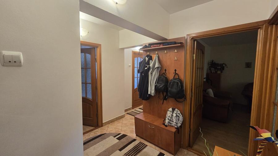 Apartament cu 3 camere decomandat în Central