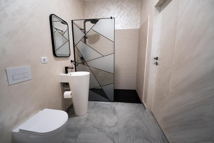 Casă individuală cu 4 camere cu Piscina în Moșnița Nouă