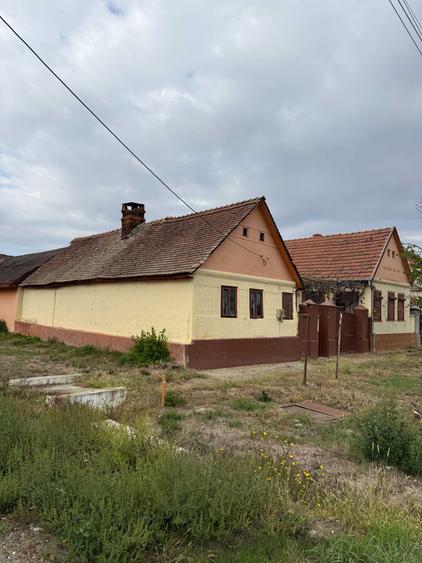 Casă cu 4 camere în Chizătău