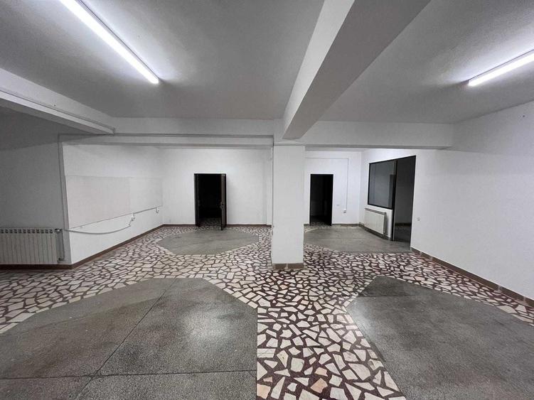 Spațiu comercial, de 220 mp, în Uverturii