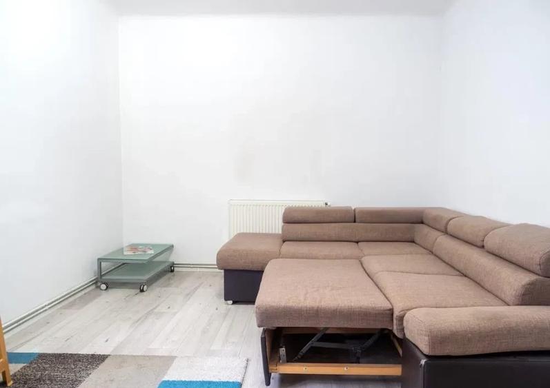 Apartament cu 2 camere decomandat, mobilat în Tractorul