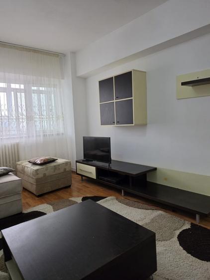 Apartament cu 3 camere decomandat, mobilat în Centru Civic