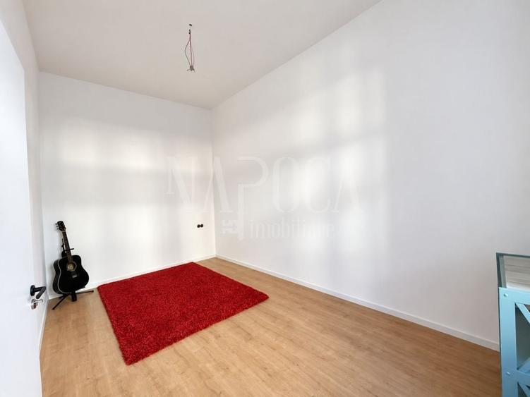 Apartament cu 3 camere semidecomandat, mobilat în Central
