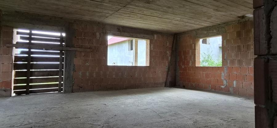 Casă cu 4 camere în Măgura