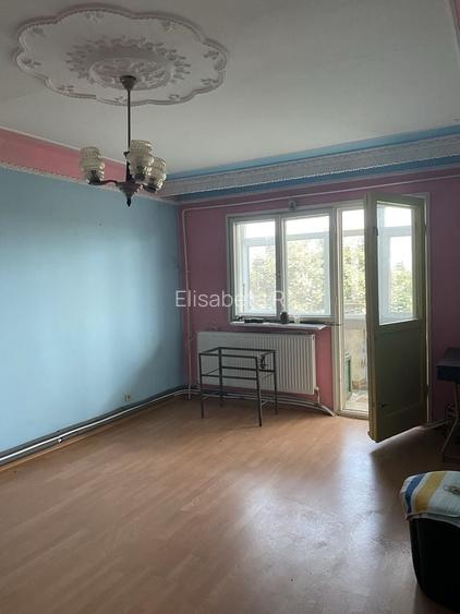 Vind apartament cu 3 camere decomndate