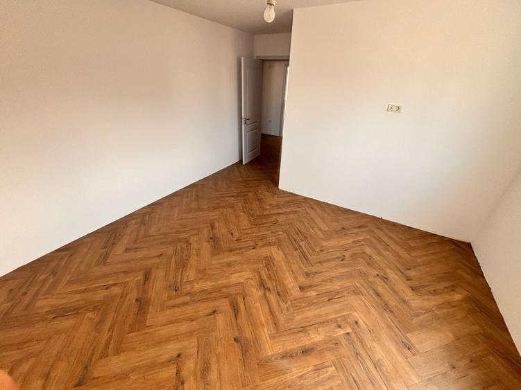 Casă cu 3 camere cu Teren 100 Mp în Central